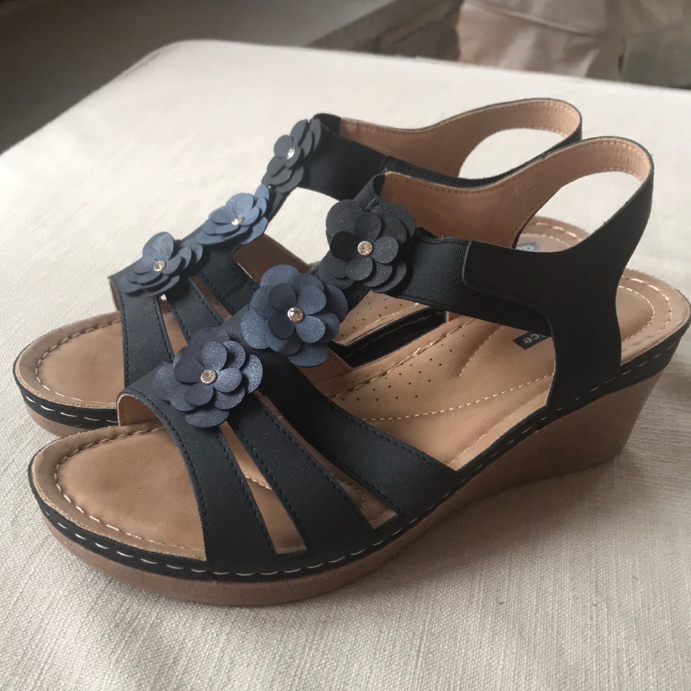Good Choice Flower Cut Out Detail Black Wedge Sandals 9.5 or EU 41
